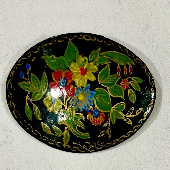 Vintage hand-painted black Russian lacquer wood brooch. roses bouquet, EUC - Picture 3 of 7